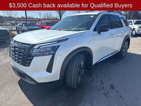 New 2026 Nissan Pathfinder Platinum image 3