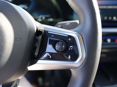 Used 2025 BMW i5 xDrive40 w/ Executive Package image 16