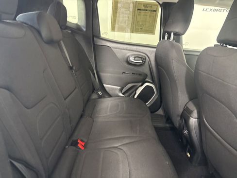 Used 2018 Jeep Renegade Latitude w/ Popular Equipment Group image 24