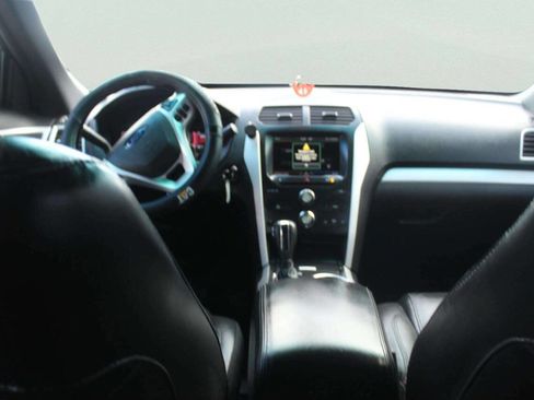 Used 2015 Ford Explorer XLT w/ Equipment Group 202B image 6