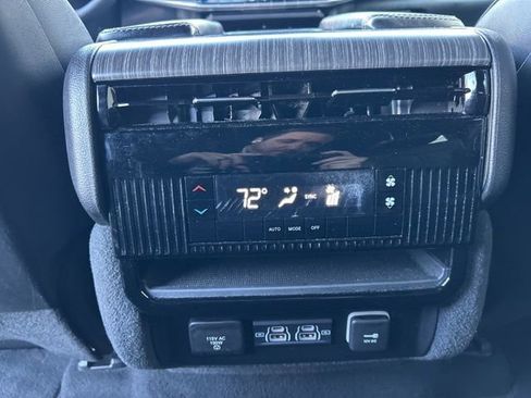 Used 2024 Jeep Wagoneer L Series II w/ Flexible Seating Group image 29