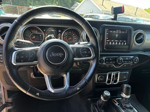 Used 2018 Jeep Wrangler Unlimited Sahara w/ Cold Weather Group AWD/4WD image 15