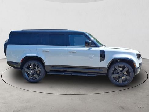 New 2026 Land Rover Defender 130 X-Dynamic SE AWD/4WD image 4