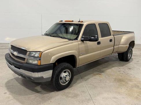 Used 2004 Chevrolet Silverado 3500 4x4 Crew Cab w/ Heavy-Duty Power Package image 2