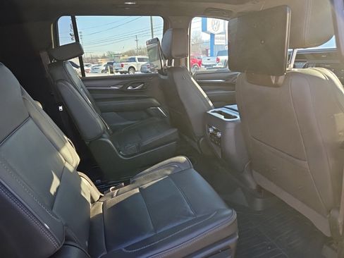 Used 2021 GMC Yukon XL Denali w/ Denali Premium Package image 28