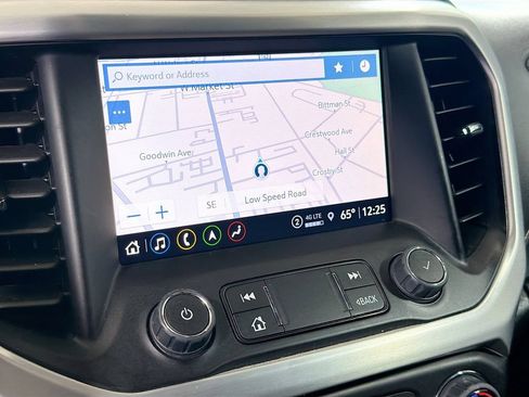 Used 2023 GMC Acadia SLT FWD image 15