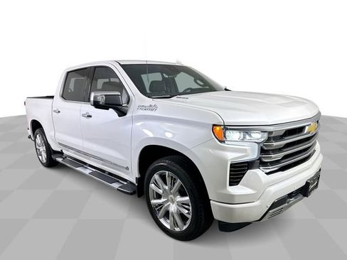Used 2025 Chevrolet Silverado 1500 High Country w/ High Country Premium Package RWD image 2
