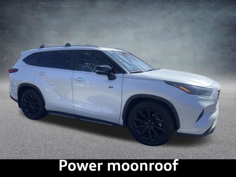 Used 2023 Toyota Highlander XLE image 10