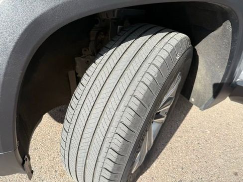 Used 2025 Chevrolet Equinox LT w/ Safety and Technology Package image 13