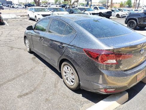 Used 2020 Hyundai Elantra SE FWD image 9