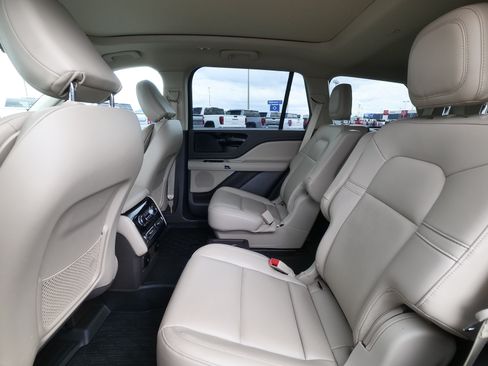 Used 2022 Lincoln Aviator AWD w/ Premium Package image 15