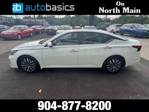 Used 2023 Nissan Altima 2.5 SV w/ SV Premium Package FWD image 2