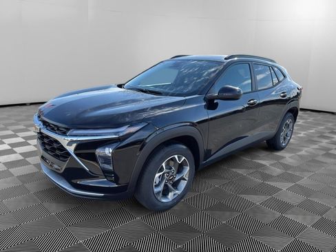 New 2026 Chevrolet Trax LT w/ Sunroof Package image 3