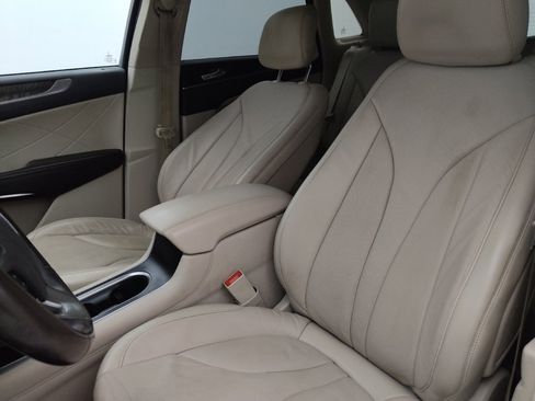 Used 2019 Lincoln MKC Reserve FWD image 17