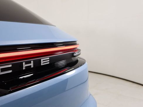 New 2026 Porsche Macan 4 Electric image 12