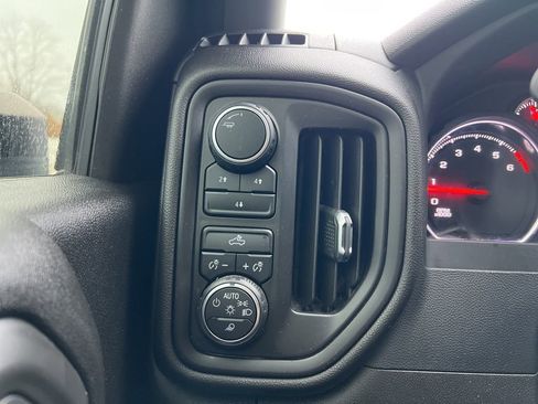 Used 2022 Chevrolet Silverado 2500 Custom w/ Custom Value Package image 18