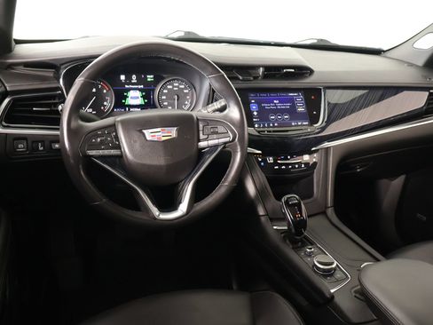 Used 2024 Cadillac XT6 Premium Luxury w/ Technology Package FWD image 2