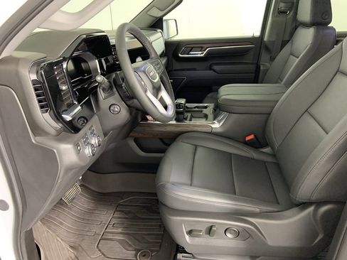 Used 2025 GMC Sierra 1500 SLT w/ SLT Premium Plus Package image 17