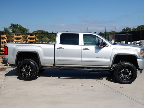 Used 2018 GMC Sierra 2500 Denali w/ Duramax Plus Package image 18