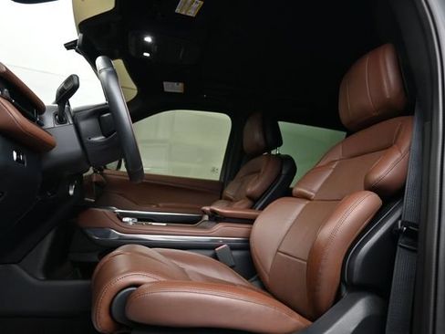 Used 2025 Lincoln Navigator Reserve AWD/4WD image 8