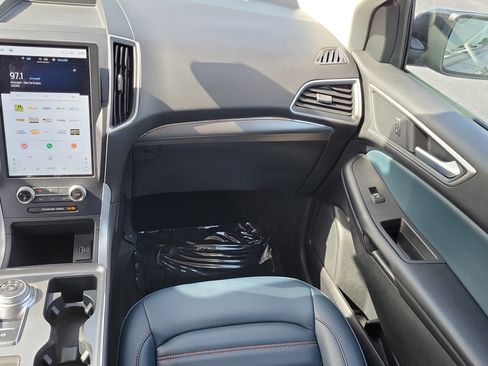 Certified 2024 Ford Edge SEL w/ Sport Appearance Package AWD/4WD image 17