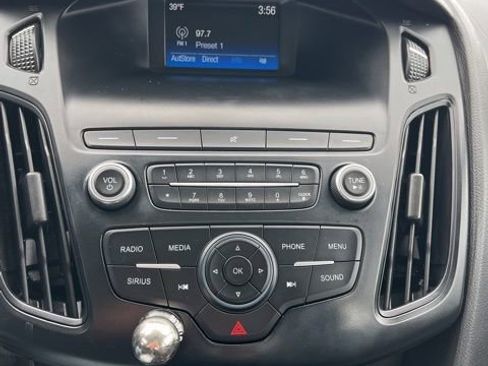 Used 2018 Ford Focus SE w/ SE Appearance Package image 43