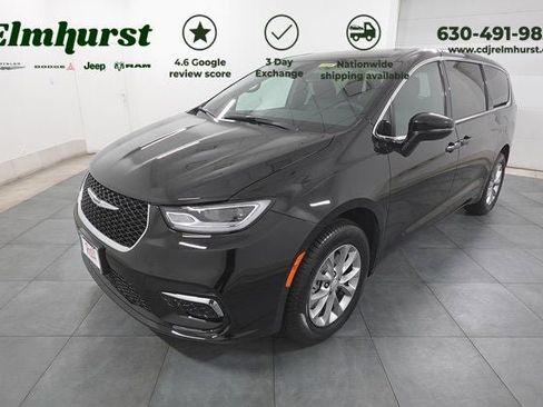 New 2026 Chrysler Pacifica Select image 1