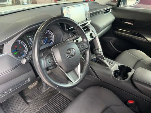 Used 2021 Toyota Venza LE w/ Carpet Mat Package (TMS) AWD/4WD image 19