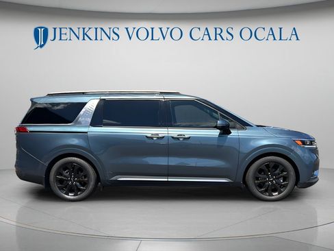 Used 2023 Kia Carnival SX Prestige FWD image 2