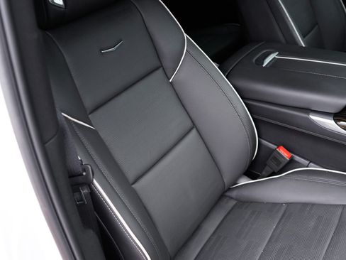 Used 2025 Cadillac Escalade ESV Premium Luxury w/ LPO, Floor Liner Package AWD/4WD image 30