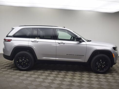 New 2026 Jeep Grand Cherokee 4WD image 3