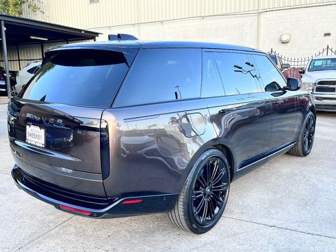 Used 2025 Land Rover Range Rover Long Wheelbase Autobiography image 4