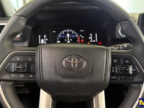 Used 2025 Toyota 4Runner SR5 AWD/4WD image 31