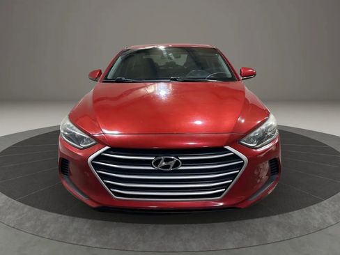 Used 2018 Hyundai Elantra SE image 2