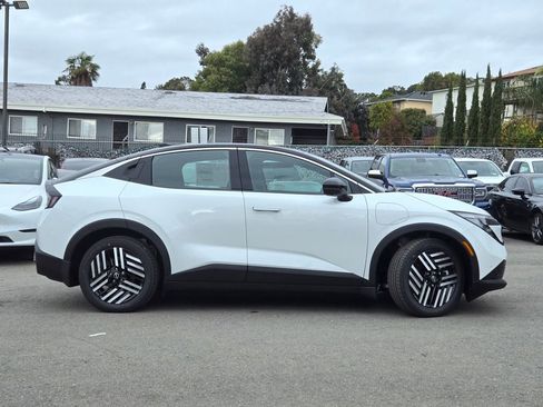 New 2026 Nissan Leaf SV+ w/ Floor Mat Package (SV+) image 2