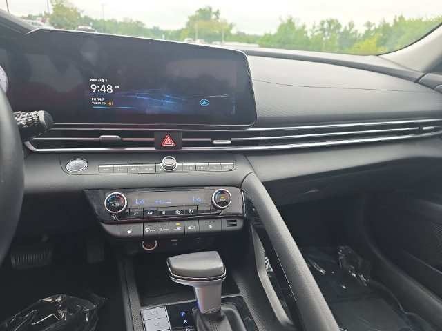 Used 2024 Hyundai Elantra Limited FWD image 20