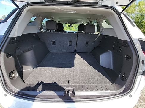 Used 2024 GMC Terrain SLE image 31