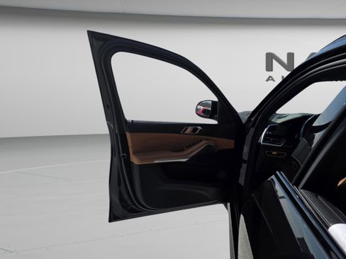 Used 2022 BMW X5 xDrive40i w/ M Sport Package image 10