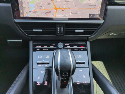 Used 2020 Porsche Cayenne Turbo AWD/4WD image 27