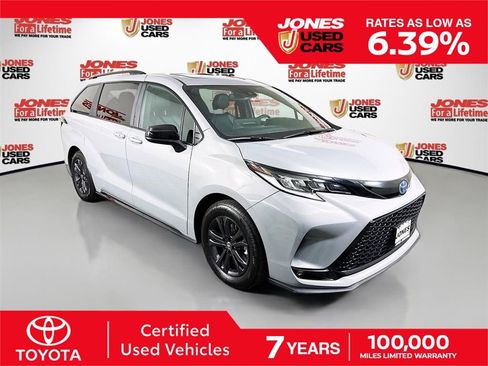Certified 2025 Toyota Sienna XSE AWD/4WD image 1