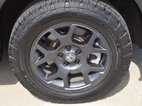 Used 2025 Honda Pilot TrailSport image 11