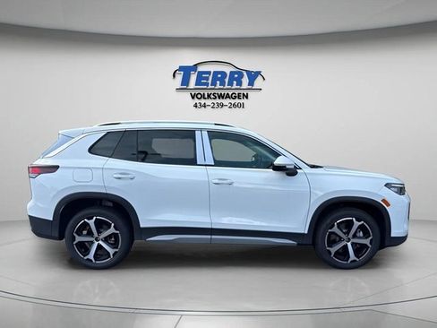 New 2025 Volkswagen Tiguan SE image 1