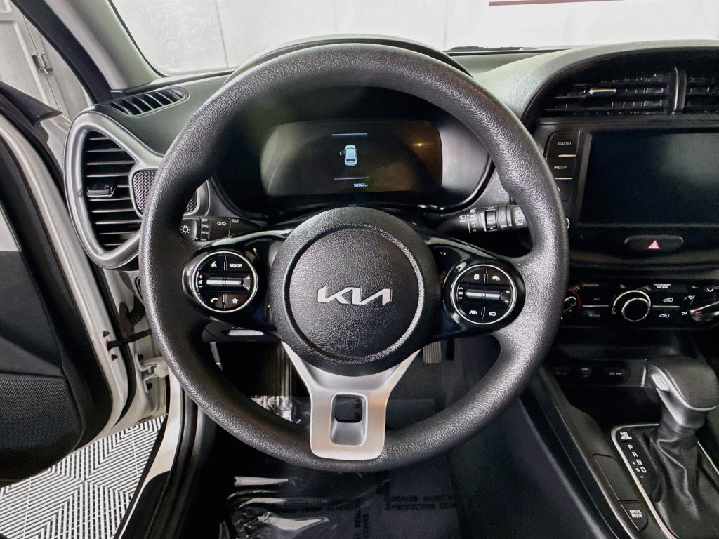 Used 2024 Kia Soul LX w/ LX Technology Package FWD image 19