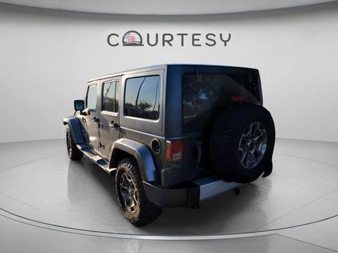 Used 2014 Jeep Wrangler Unlimited Sahara w/ Connectivity Group AWD/4WD image 11