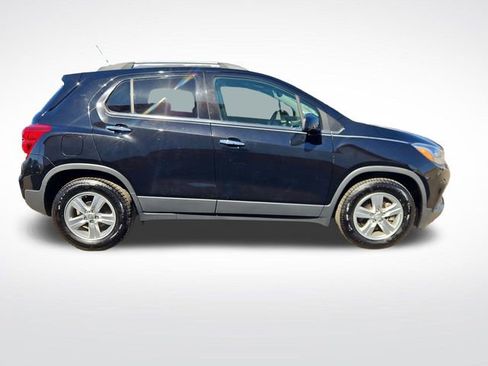 Used 2019 Chevrolet Trax LT w/ LT Convenience Package FWD image 9