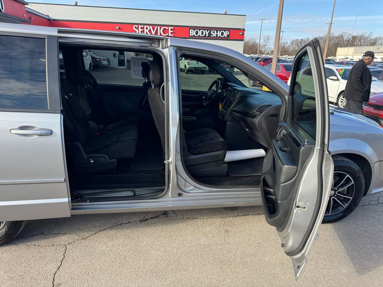 Used 2017 Dodge Grand Caravan SE FWD image 10