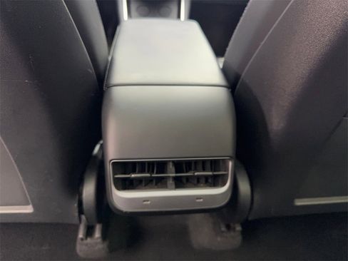 Used 2021 Tesla Model Y Long Range image 67