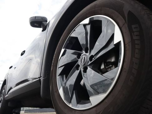 Certified 2025 Nissan Rogue SV AWD/4WD image 10