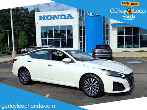 Used 2023 Nissan Altima 2.5 SV w/ SV Premium Package AWD/4WD image 1