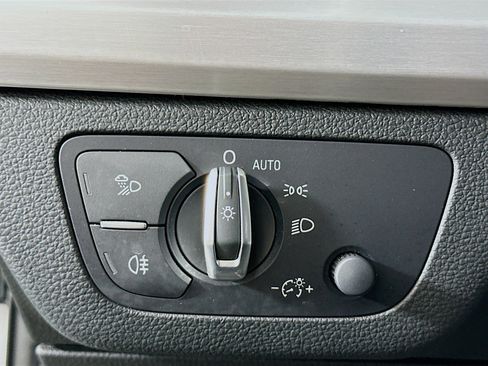 Used 2020 Audi SQ5 Premium Plus w/ Premium Plus Package image 17